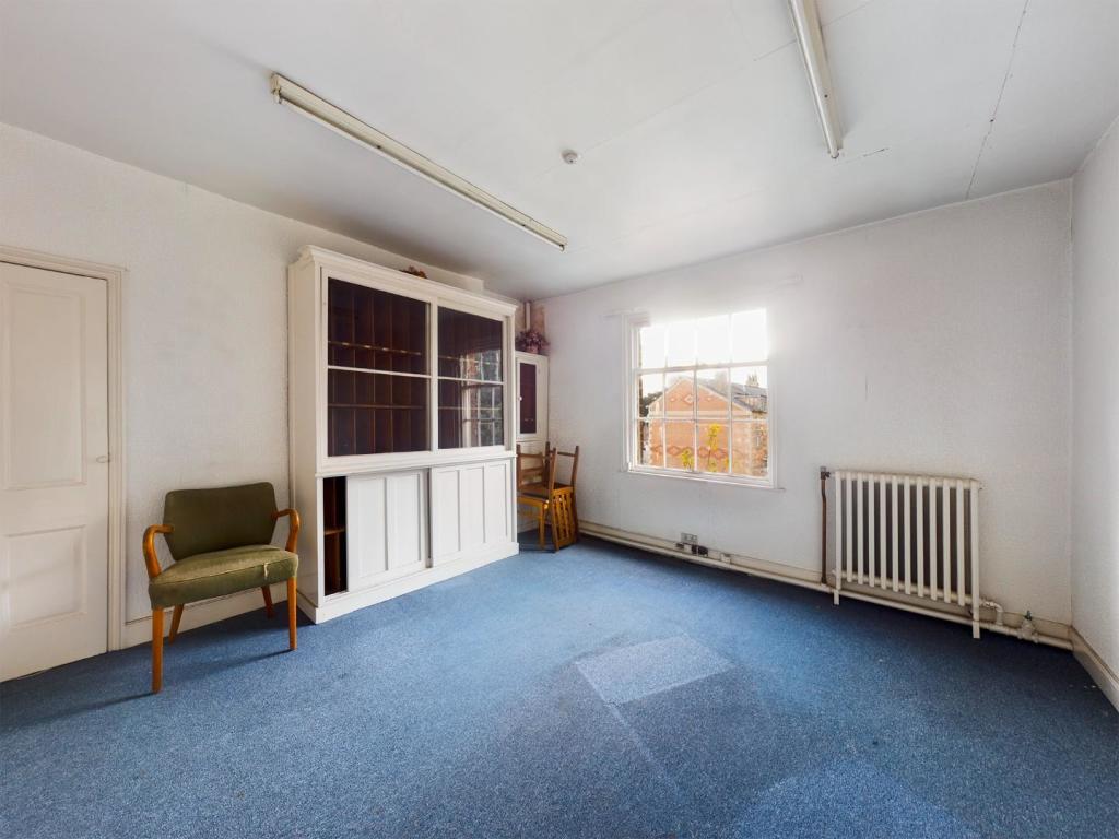5 bed Commercial Property
