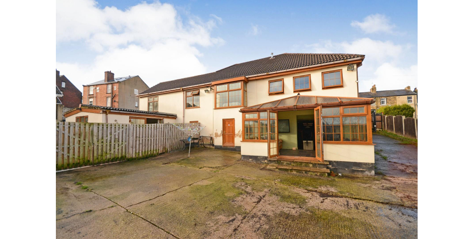 4 BEDROOM PROPERTY WITH SHOP AND ACRE OF LAND
