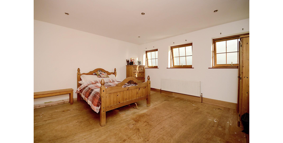 4 BEDROOM PROPERTY WITH SHOP AND ACRE OF LAND
