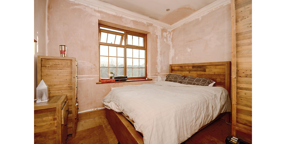 4 BEDROOM PROPERTY WITH SHOP AND ACRE OF LAND