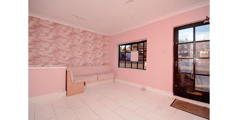 4 BEDROOM PROPERTY WITH SHOP AND ACRE OF LAND
