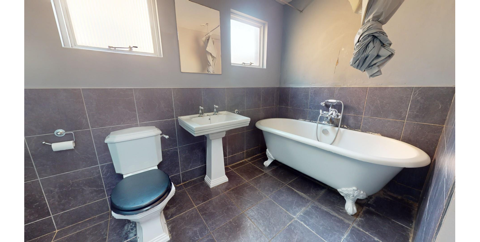 FOUR BEDROOM GRADE II LISTED BUILDING - INVESTMENT OPPORTUNITY