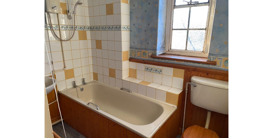 THREE BEDROOM PROPERTY IN NEED OF UPDATING