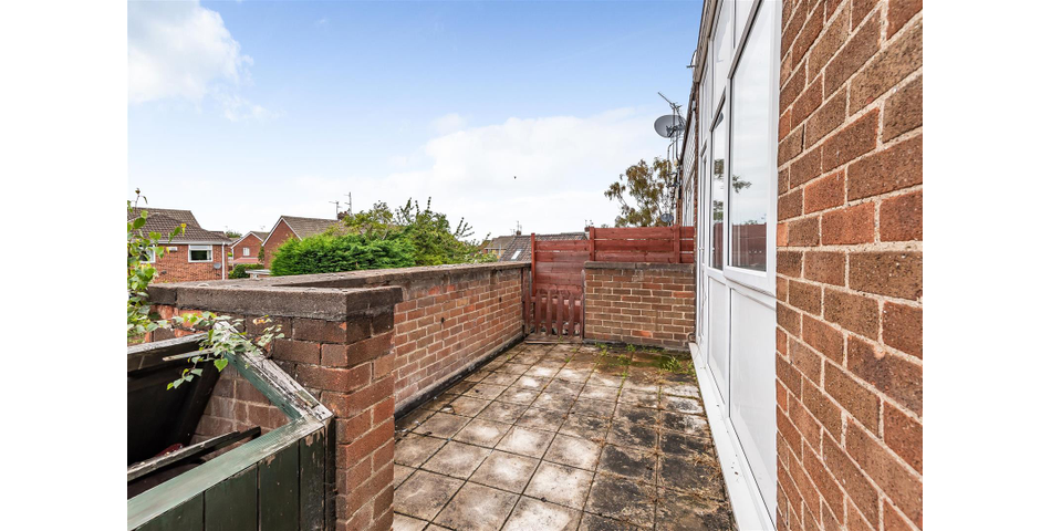TWO BEDROOM FIRST FLOOR APARTMENT IN NEED OF REFURBISHMENT