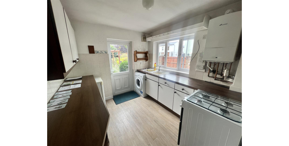 ONE BEDROOM MID TERRACED PROPERTY