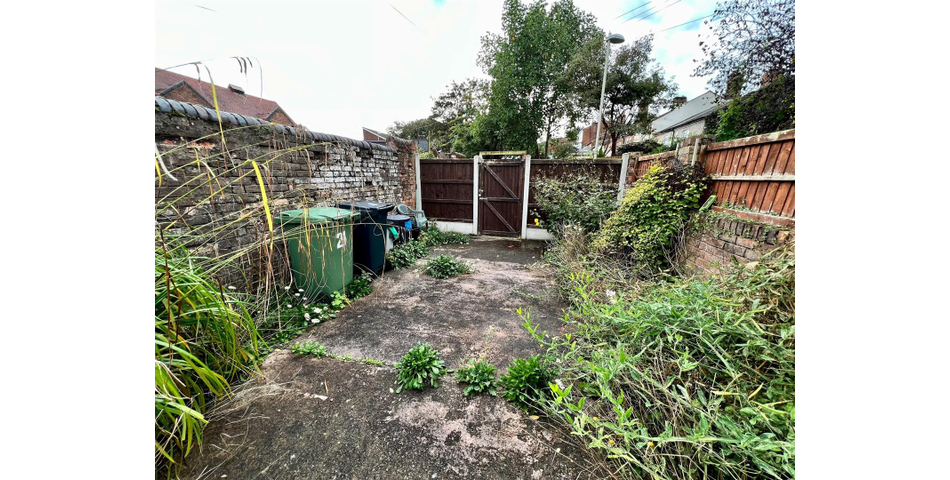 ONE BEDROOM MID TERRACED PROPERTY
