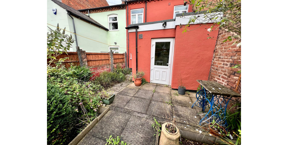 ONE BEDROOM MID TERRACED PROPERTY