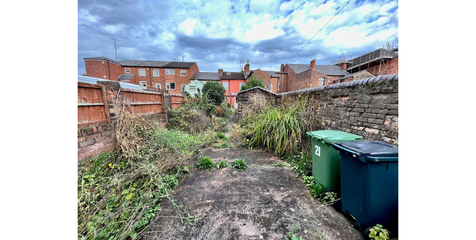 ONE BEDROOM MID TERRACED PROPERTY