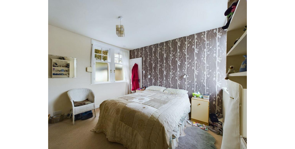 TWO BEDROOM GROUND FLOOR APARTMENT & GARAGE