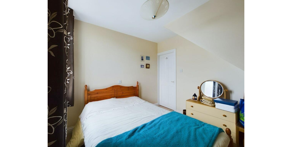 TWO BEDROOM GROUND FLOOR APARTMENT & GARAGE
