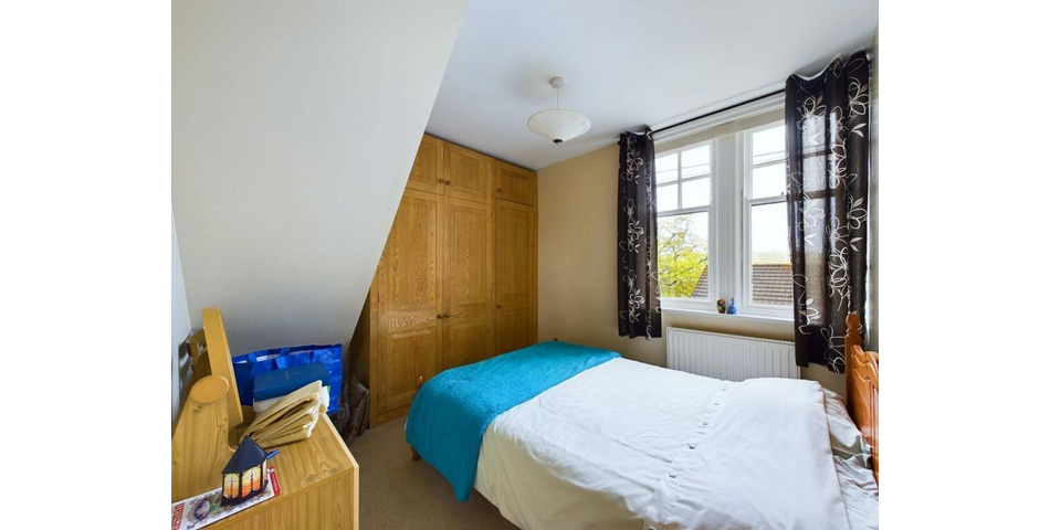 TWO BEDROOM GROUND FLOOR APARTMENT & GARAGE