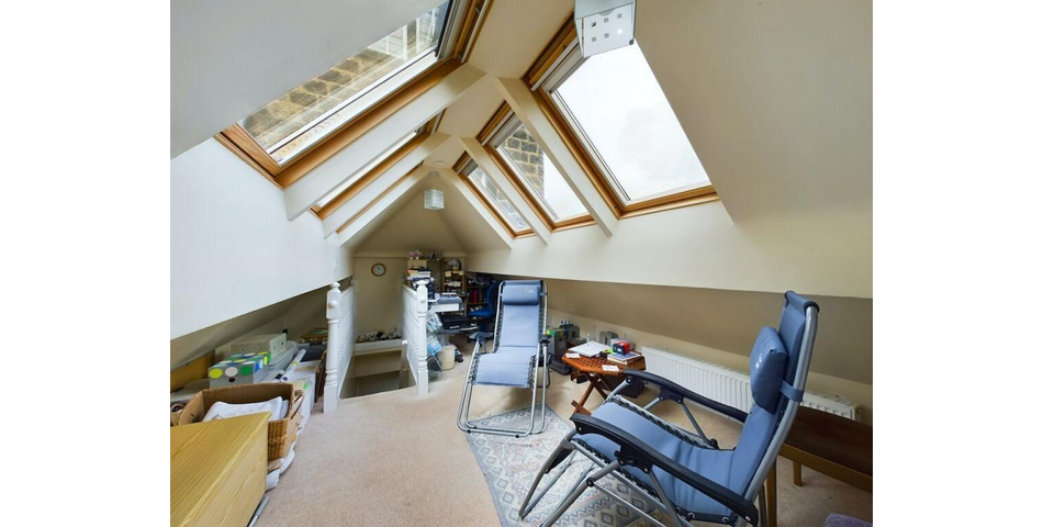 TWO BEDROOM GROUND FLOOR APARTMENT & GARAGE