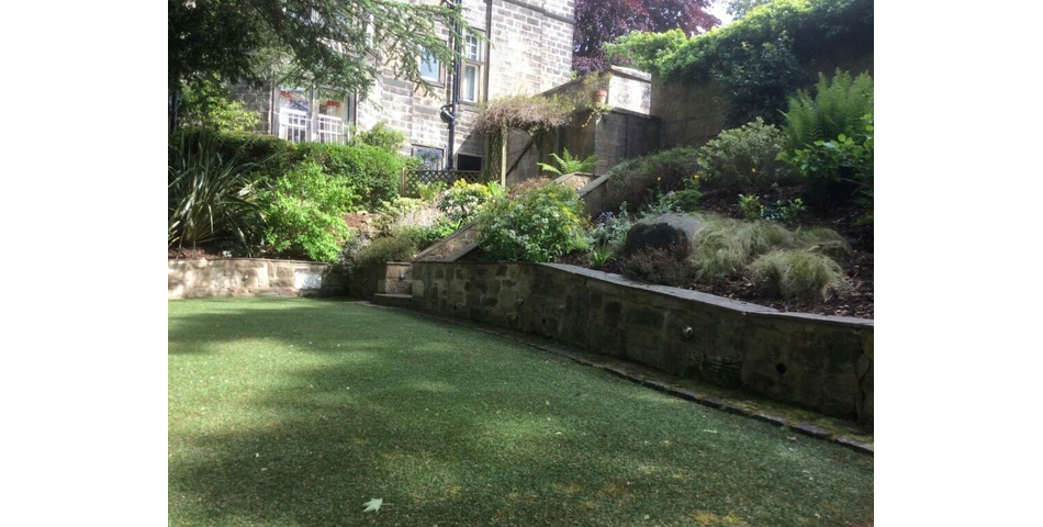 TWO BEDROOM GROUND FLOOR APARTMENT & GARAGE