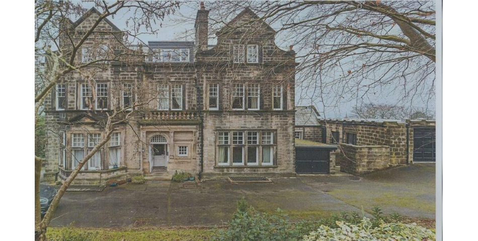 TWO BEDROOM GROUND FLOOR APARTMENT & GARAGE