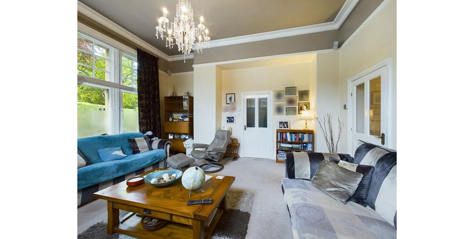 TWO BEDROOM GROUND FLOOR APARTMENT & GARAGE