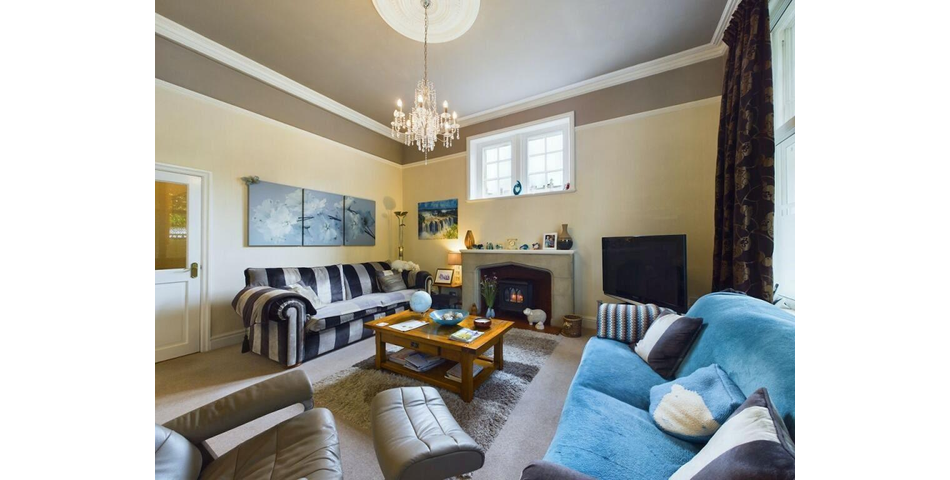 TWO BEDROOM GROUND FLOOR APARTMENT & GARAGE