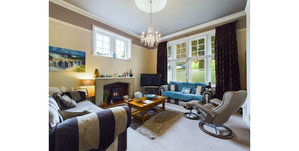TWO BEDROOM GROUND FLOOR APARTMENT & GARAGE