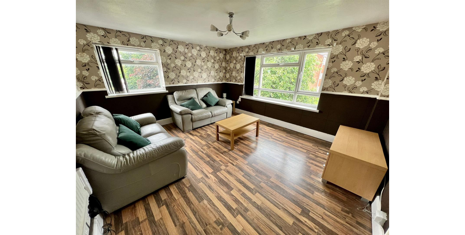 ONE BEDROOM SECOND FLOOR APARTMENT