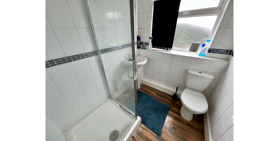 ONE BEDROOM SECOND FLOOR APARTMENT