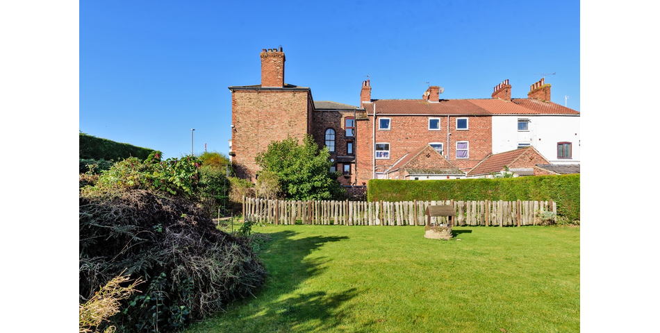 6 BEDROOM PROPERTY IN NEED OF RENOVATION