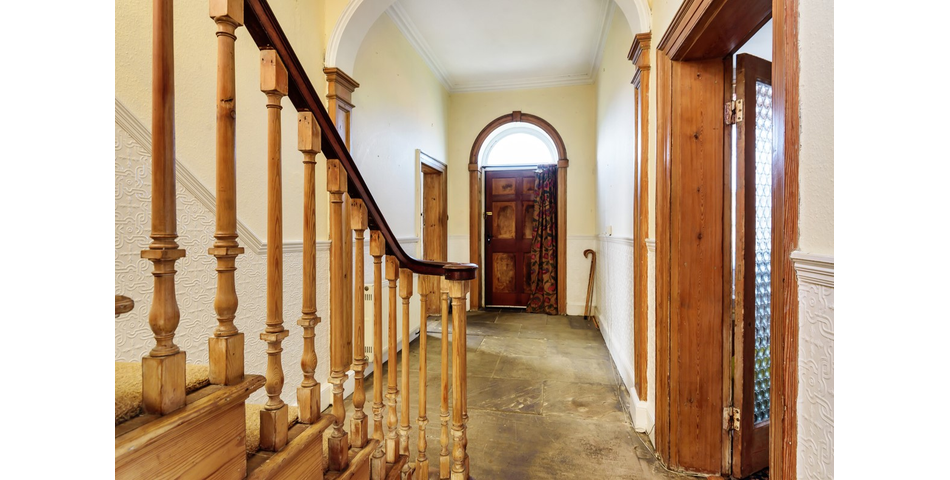 6 BEDROOM PROPERTY IN NEED OF RENOVATION
