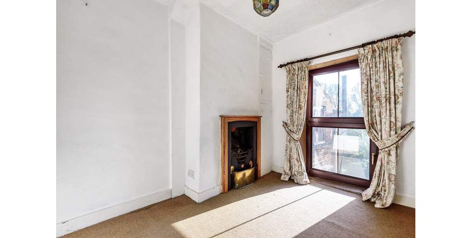 6 BEDROOM PROPERTY IN NEED OF RENOVATION