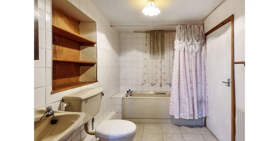 6 BEDROOM PROPERTY IN NEED OF RENOVATION