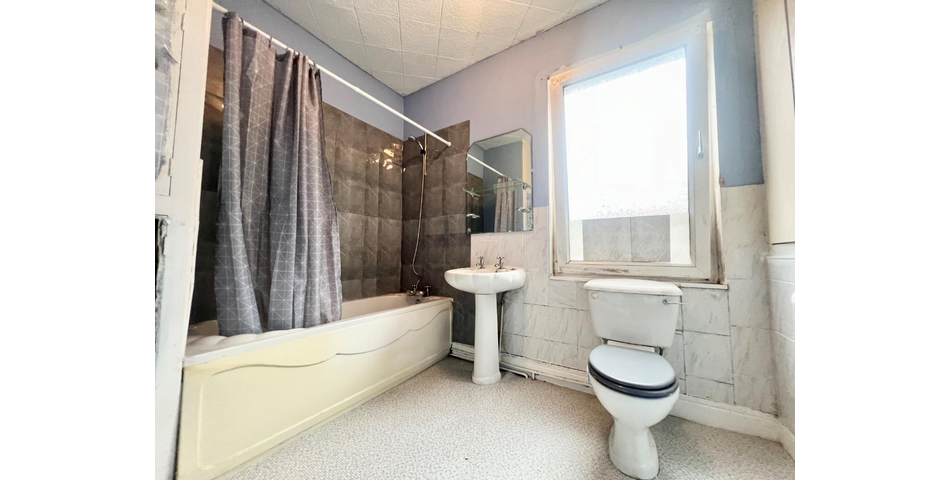 ONE BEDROOM TERRACE PROPERTY