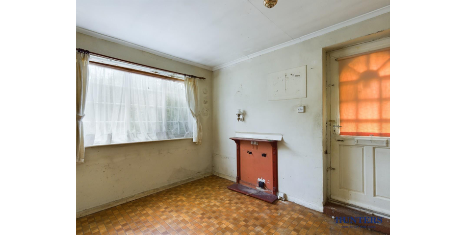 THREE BEDROOM DETACHED HOUSE IN NEED OF MODERNISATION