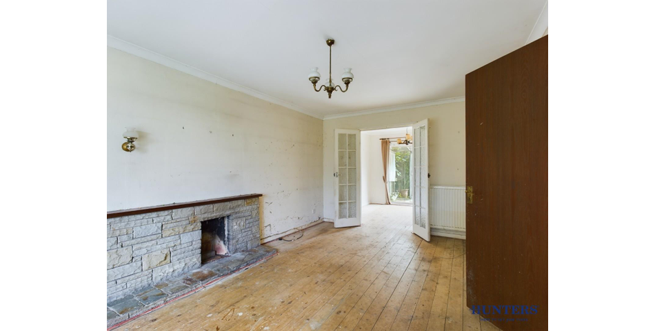THREE BEDROOM DETACHED HOUSE IN NEED OF MODERNISATION