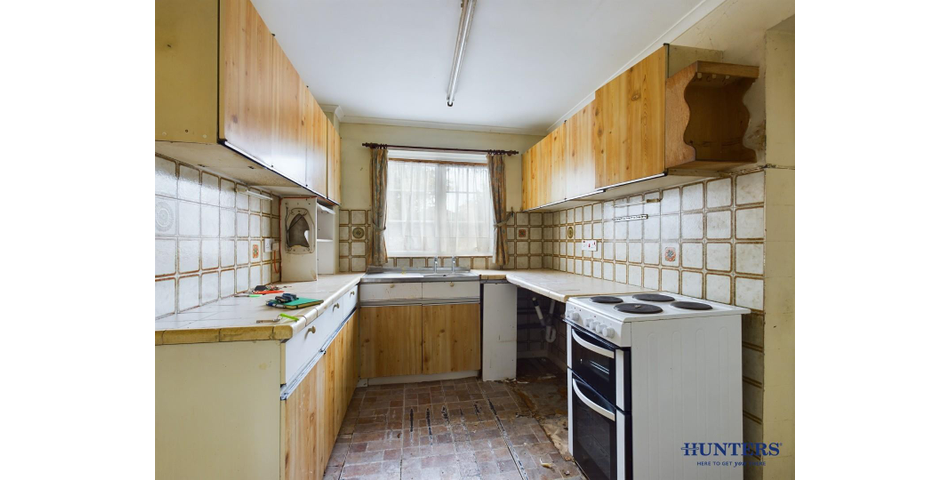 THREE BEDROOM DETACHED HOUSE IN NEED OF MODERNISATION