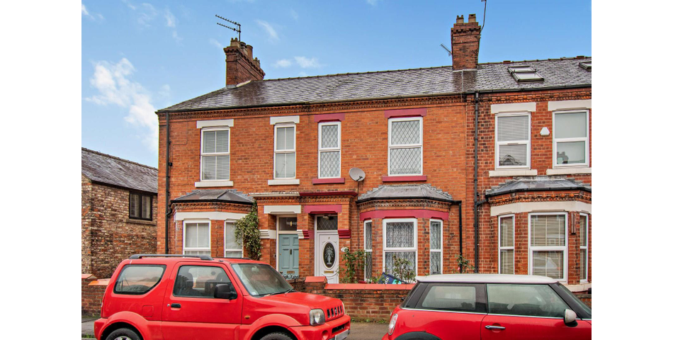 THREE BEDROOM TERRACED PROPERTY WITH GARAGE