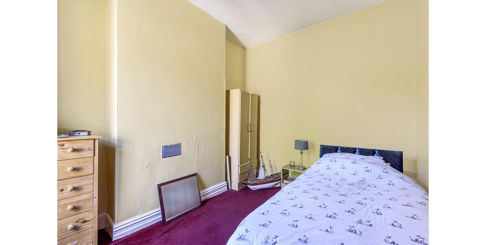 THREE BEDROOM TERRACED PROPERTY WITH GARAGE