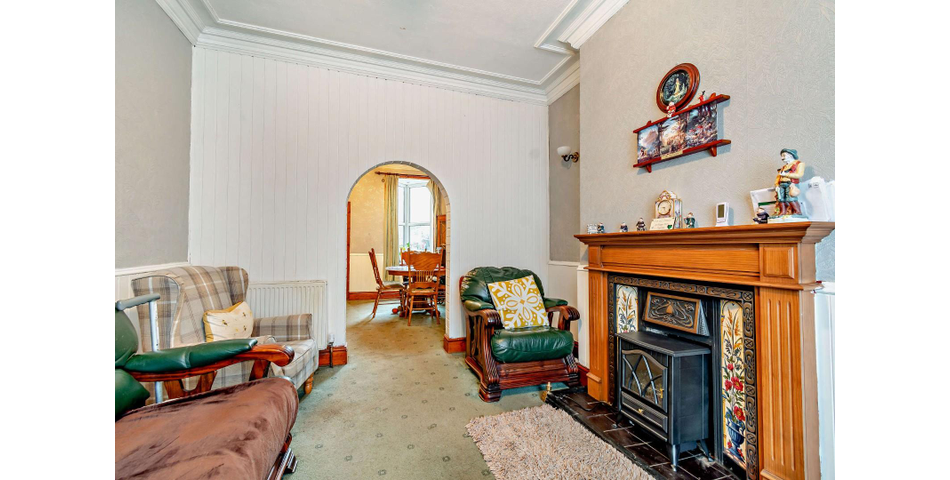 THREE BEDROOM TERRACED PROPERTY WITH GARAGE