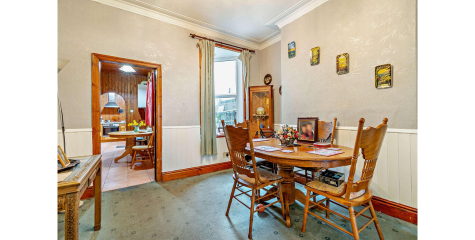 THREE BEDROOM TERRACED PROPERTY WITH GARAGE