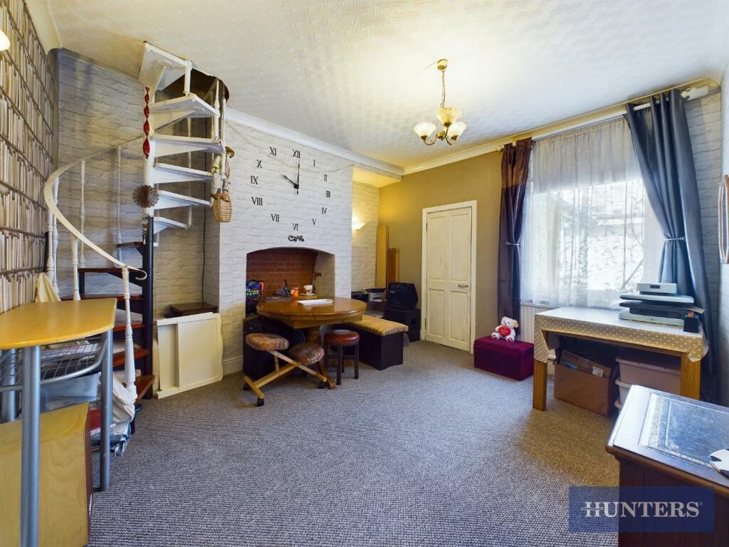 7 bed Terraced
