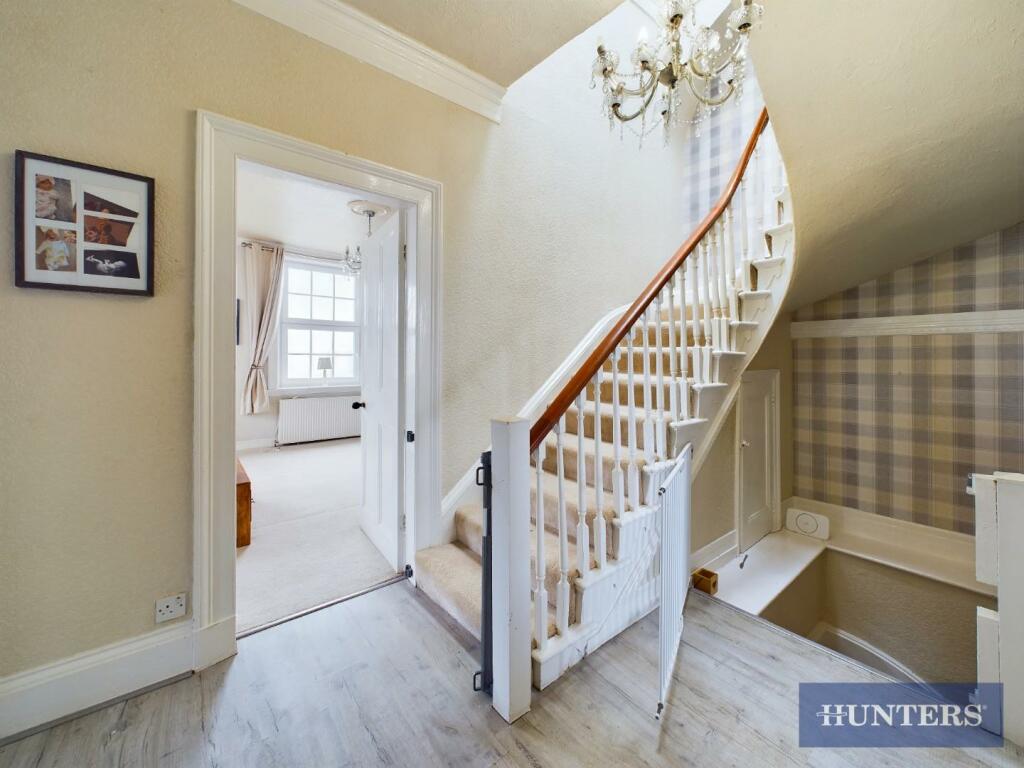 4 bed Maisonette