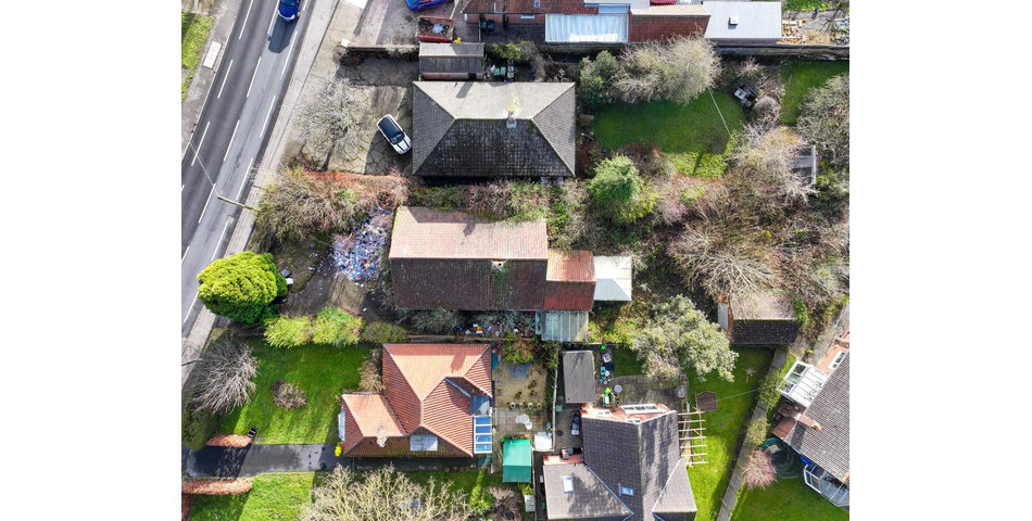 THREE BEDROOM DETACHED BUNGALOW IN NEED OF RENOVATION