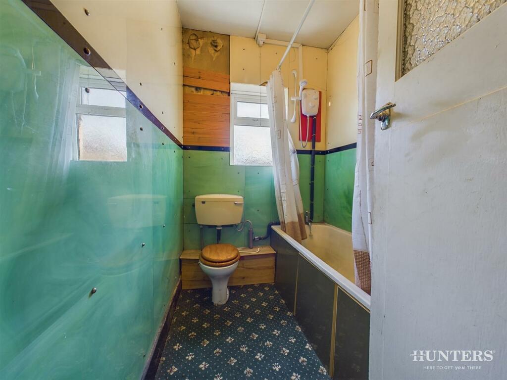 4 bed Commercial Property
