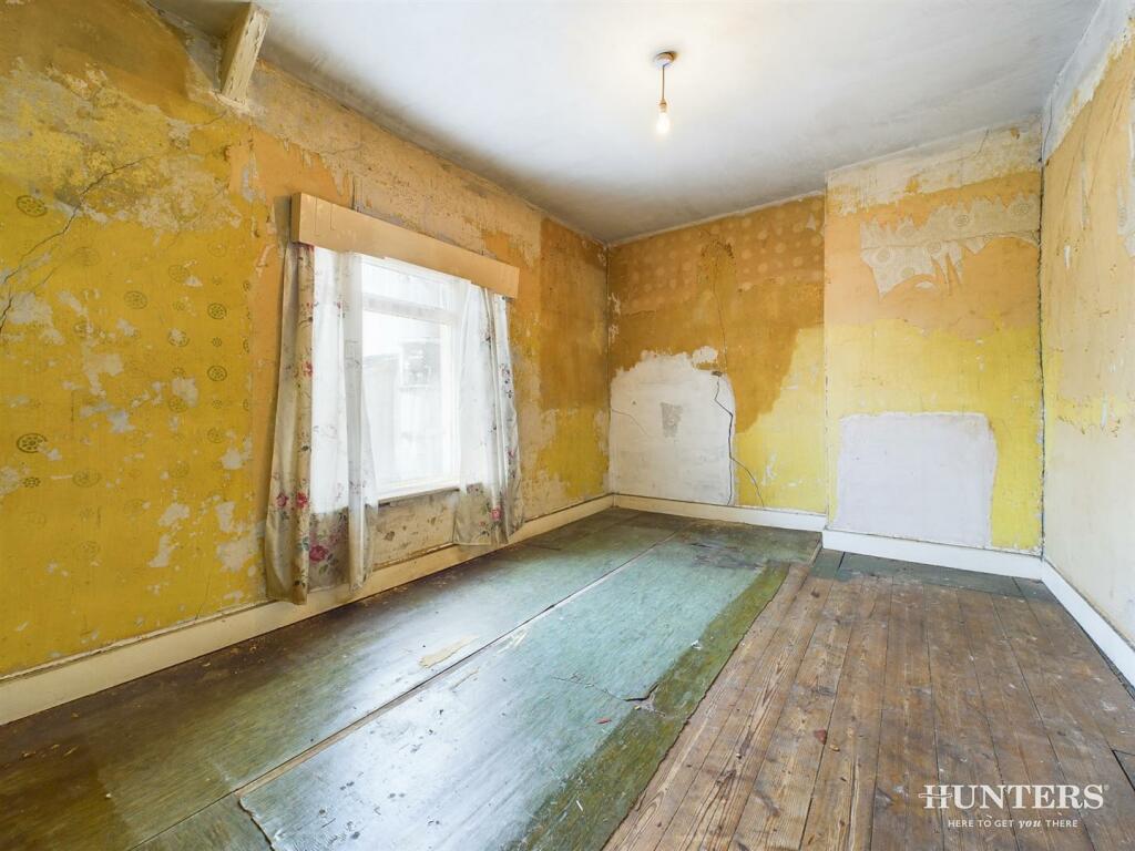 4 bed Commercial Property