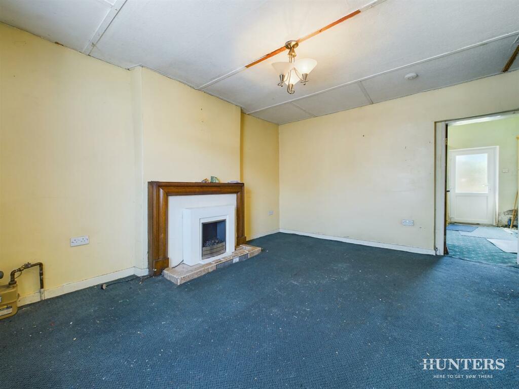 4 bed Commercial Property