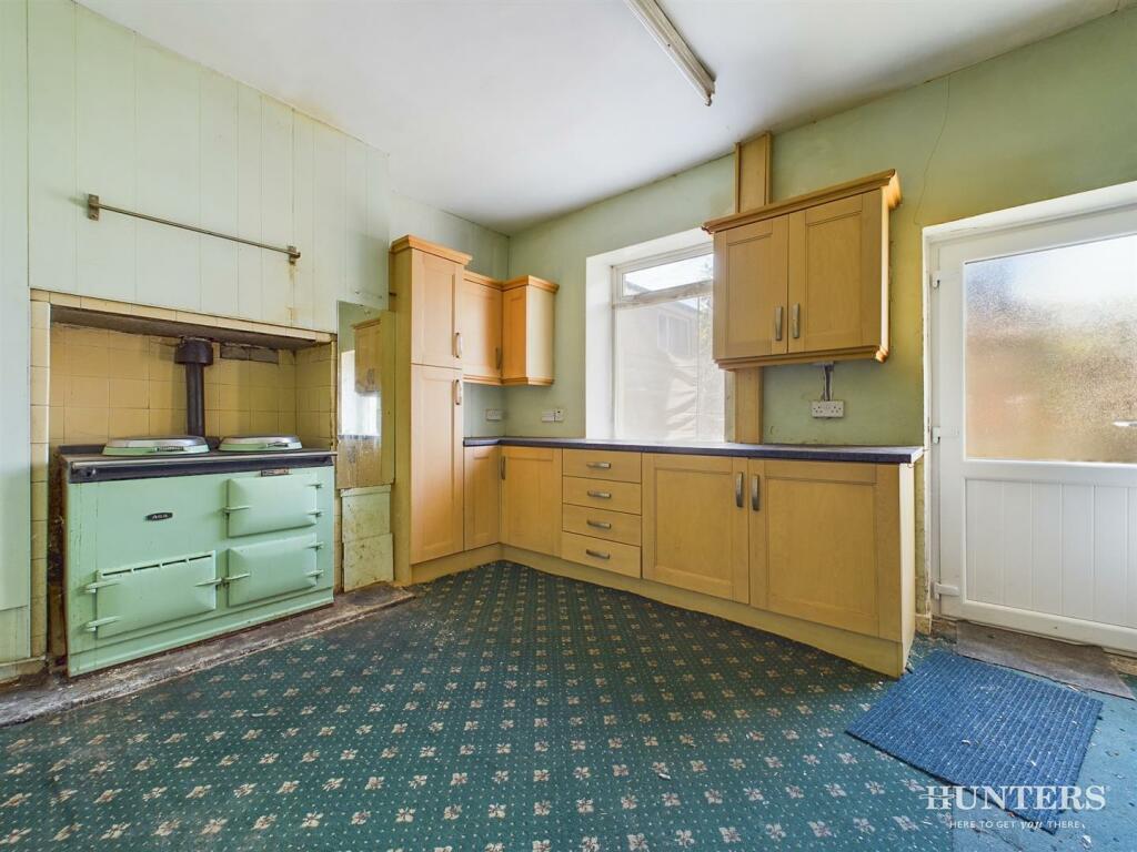 4 bed Commercial Property