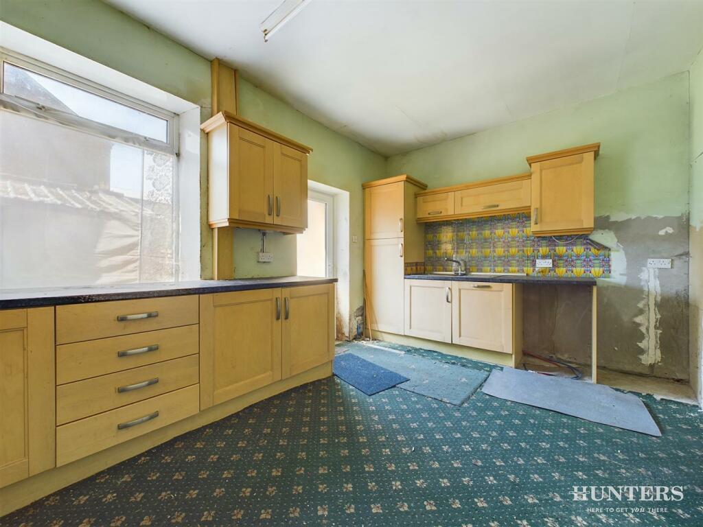 4 bed Commercial Property
