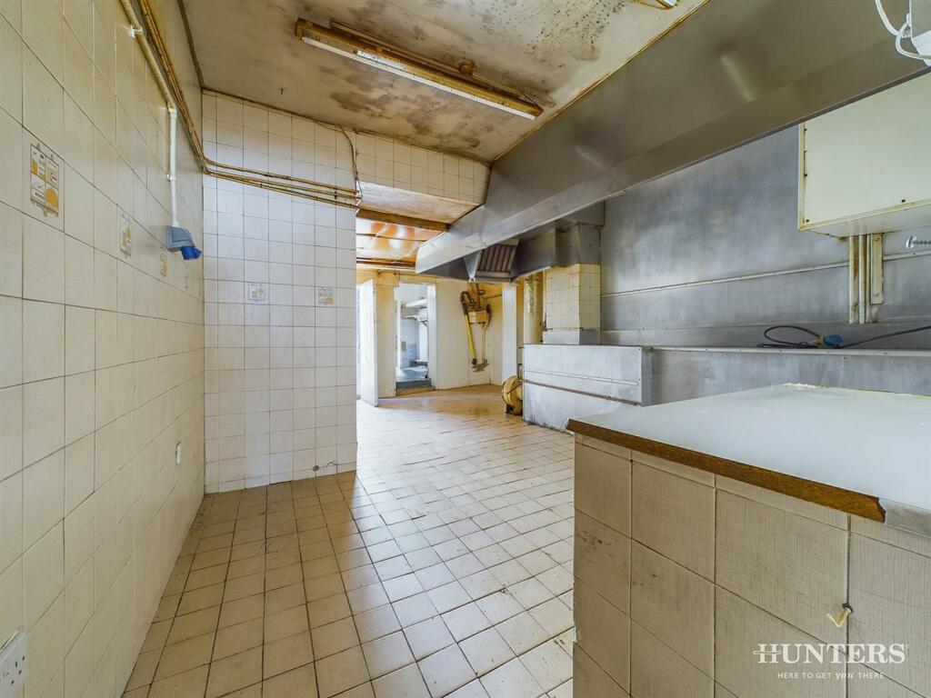 4 bed Commercial Property