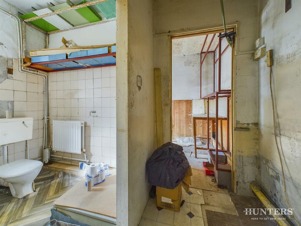 4 bed Commercial Property