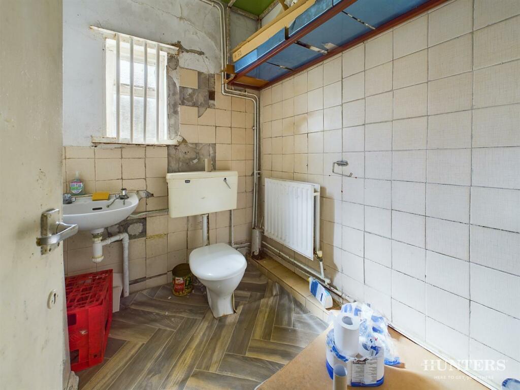 4 bed Commercial Property