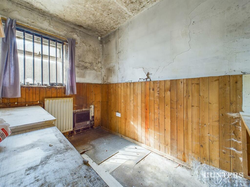 4 bed Commercial Property