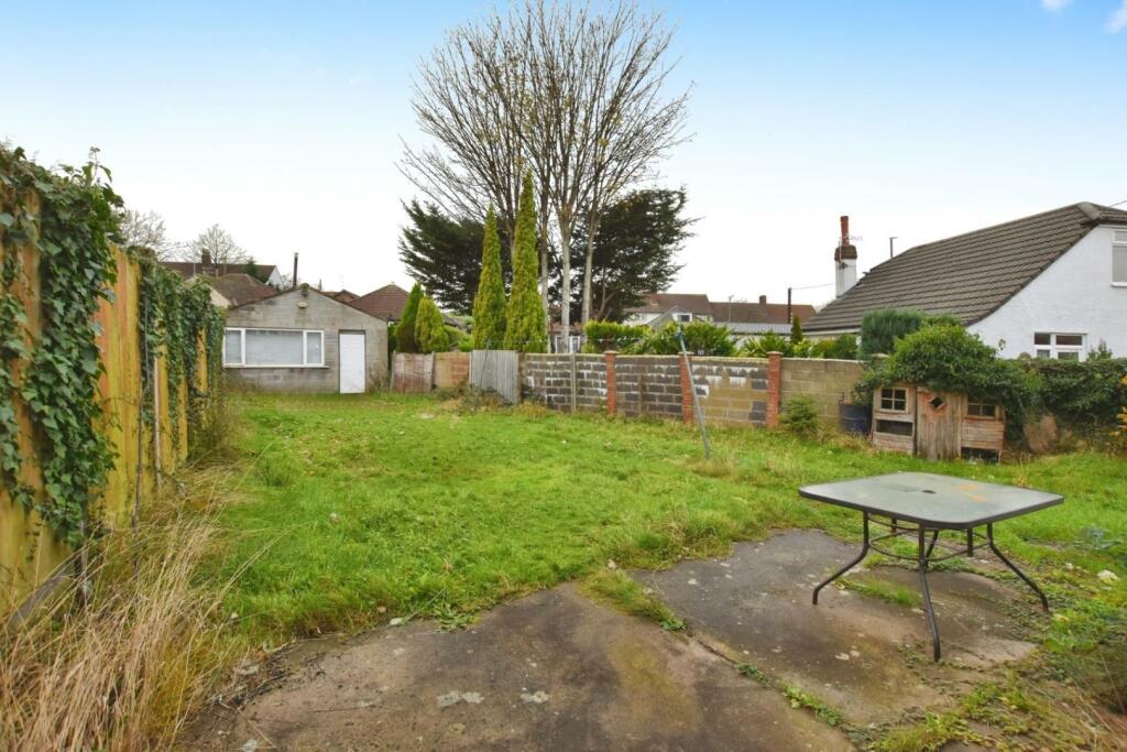 4 bed Semi-Detached Bungalow