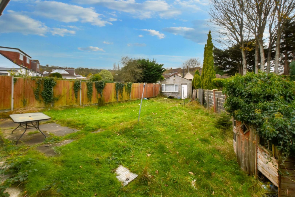 4 bed Semi-Detached Bungalow