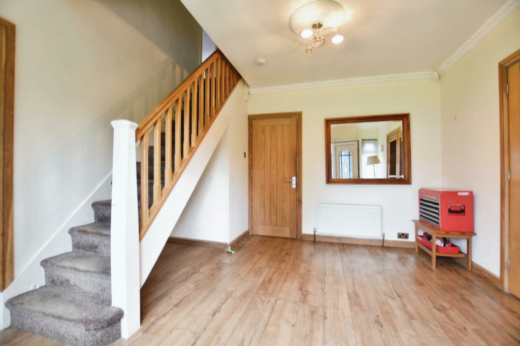 4 bed Semi-Detached Bungalow